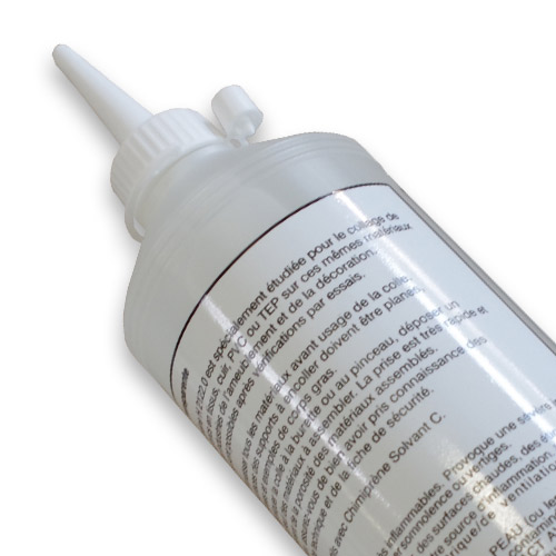 Przezroczysty klej w butelce z dozownikiem do wykańczania