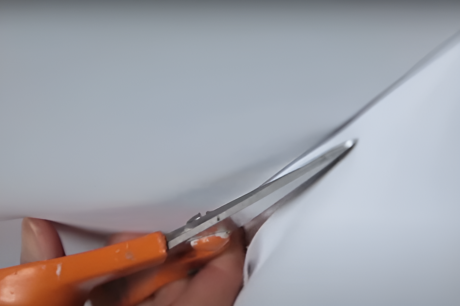 Couper la toile trop court